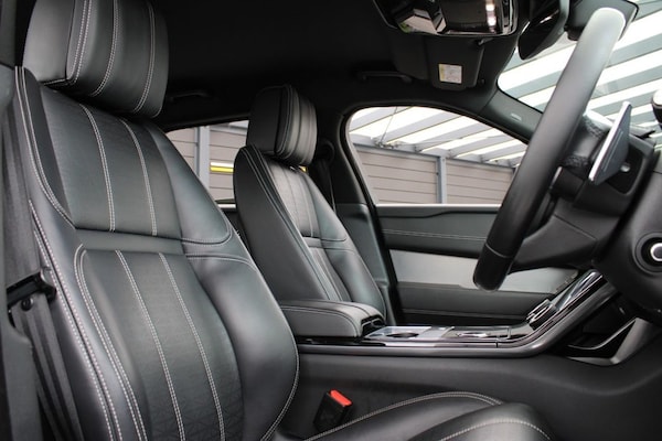 Used Land Rover Range Rover Velar 2018 for sale - 75502647: Photo 2