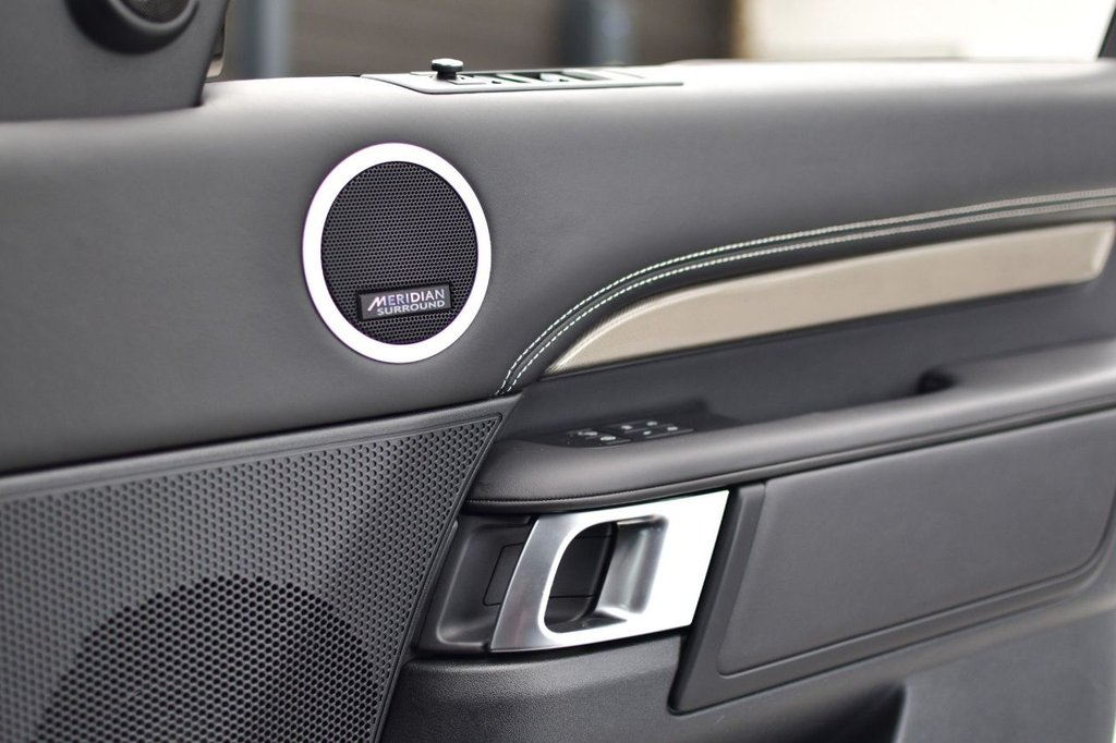 Used Land Rover Discovery 2019 for sale - 78068338: Photo 4