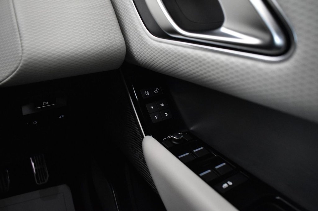 Used Land Rover Range Rover Velar 2018 for sale - 77327814: Photo 41