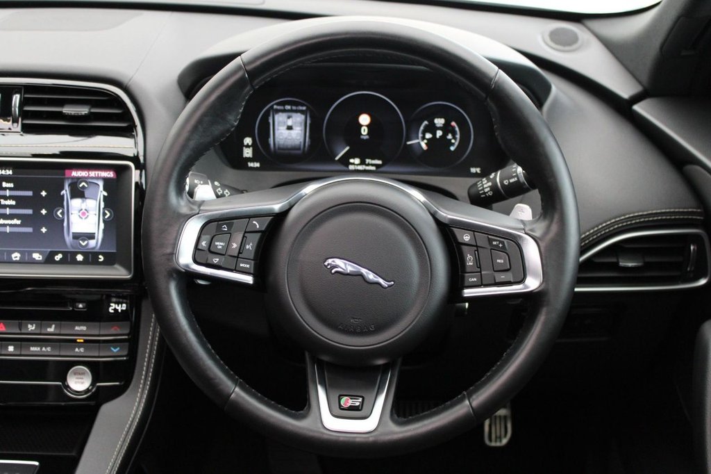 Used Jaguar F-Pace 2018 for sale - 76345158: Photo 10
