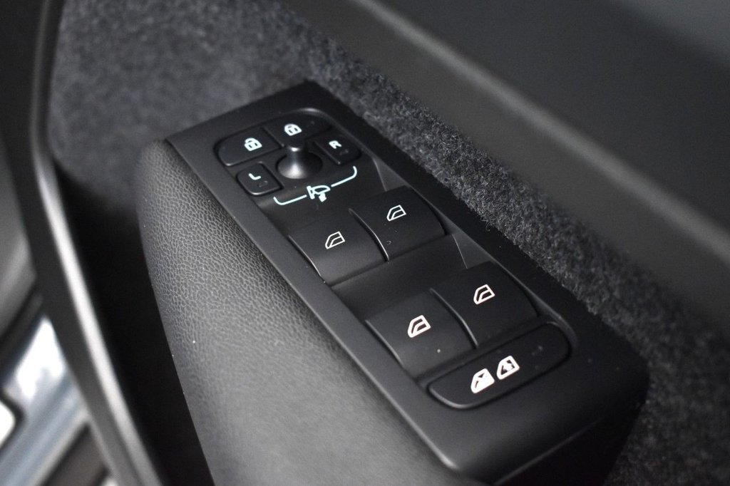 Used Volvo XC40 2023 for sale - 77436422: Photo 24