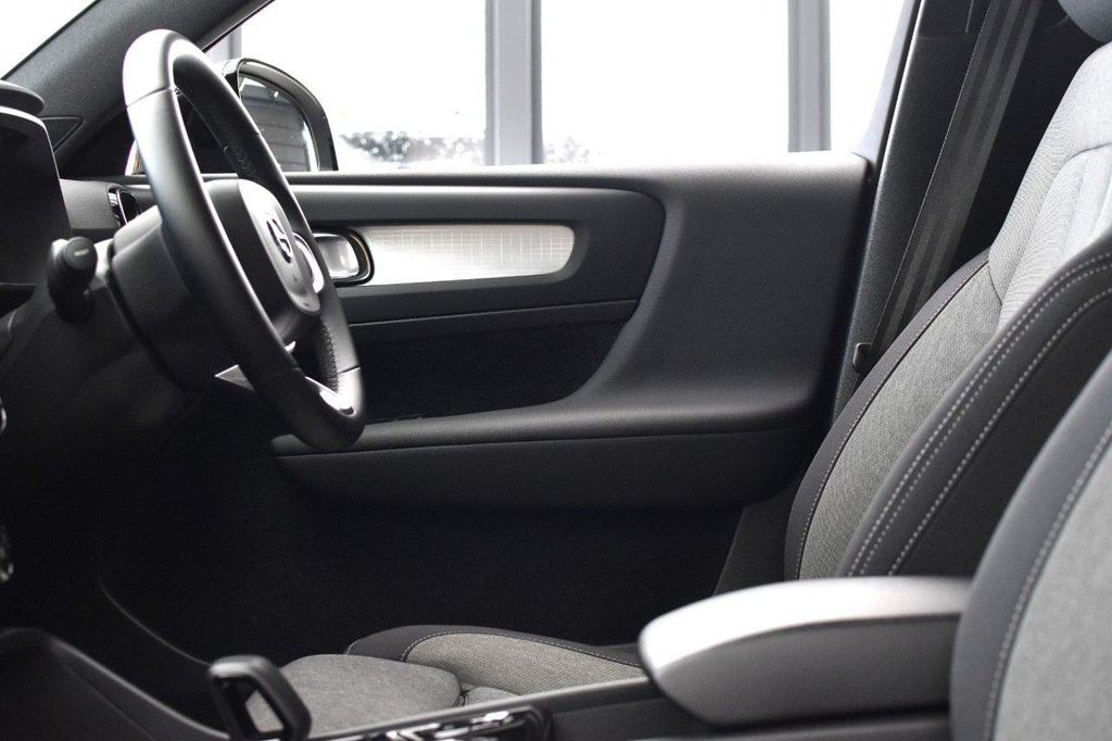 Used Volvo XC40 2023 for sale - 77436422: Photo 42