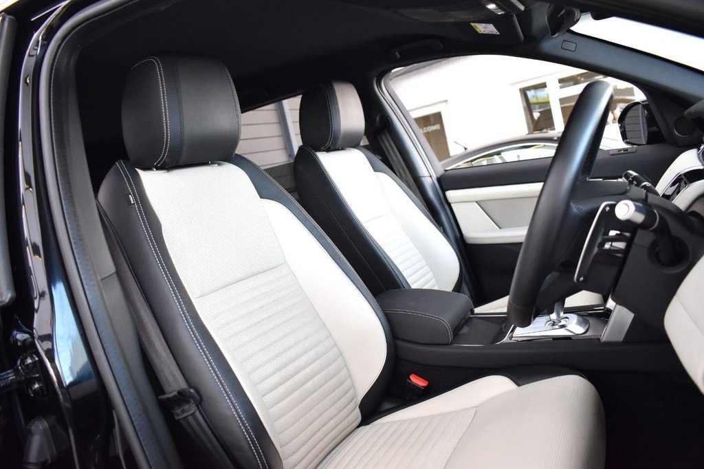 Used Land Rover Discovery Sport 2021 for sale - 77582931: Photo 2