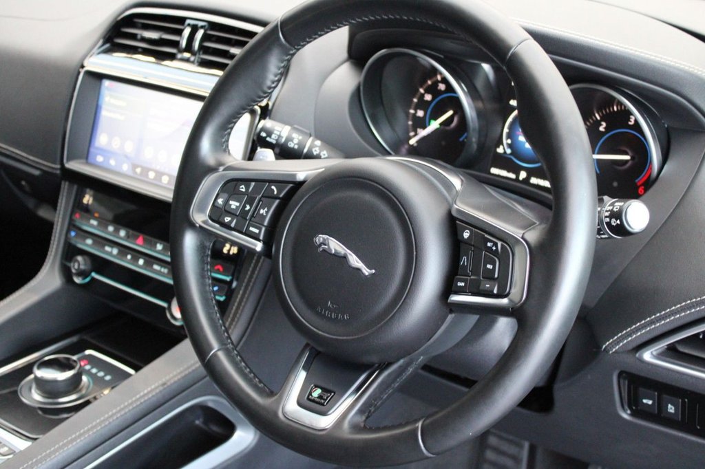 Used Jaguar F-Pace 2018 for sale - 76406398: Photo 6