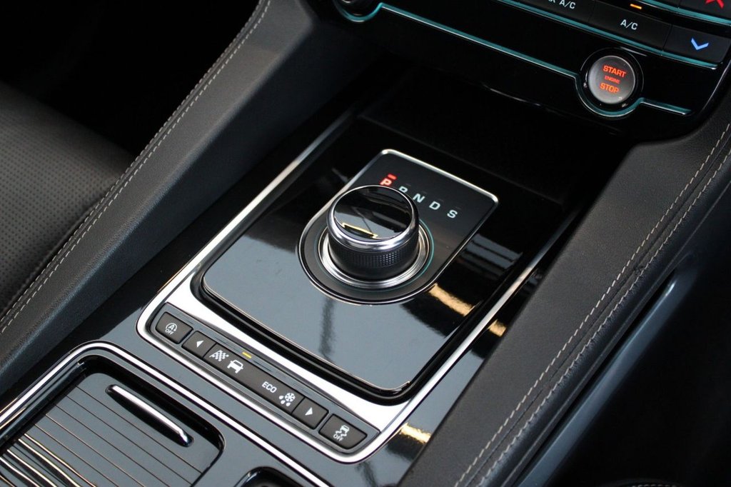 Used Jaguar F-Pace 2018 for sale - 76406398: Photo 8