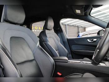 Used Volvo XC60 2021 for sale - 76105927: Photo 2
