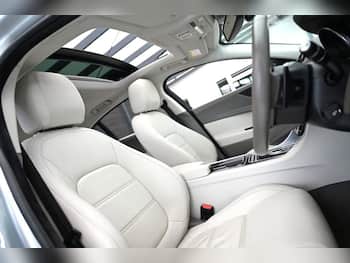Used Jaguar XE 2017 for sale - 79856357: Photo