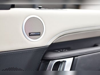 Used Land Rover Discovery 2019 for sale - 78702296: Photo