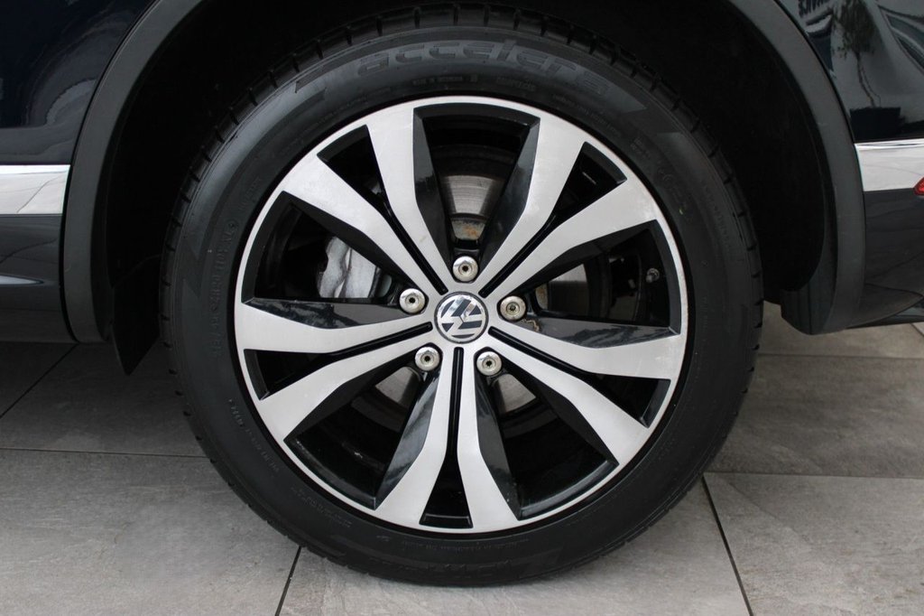 Used Volkswagen Touareg 2016 for sale - 76558540: Photo 28