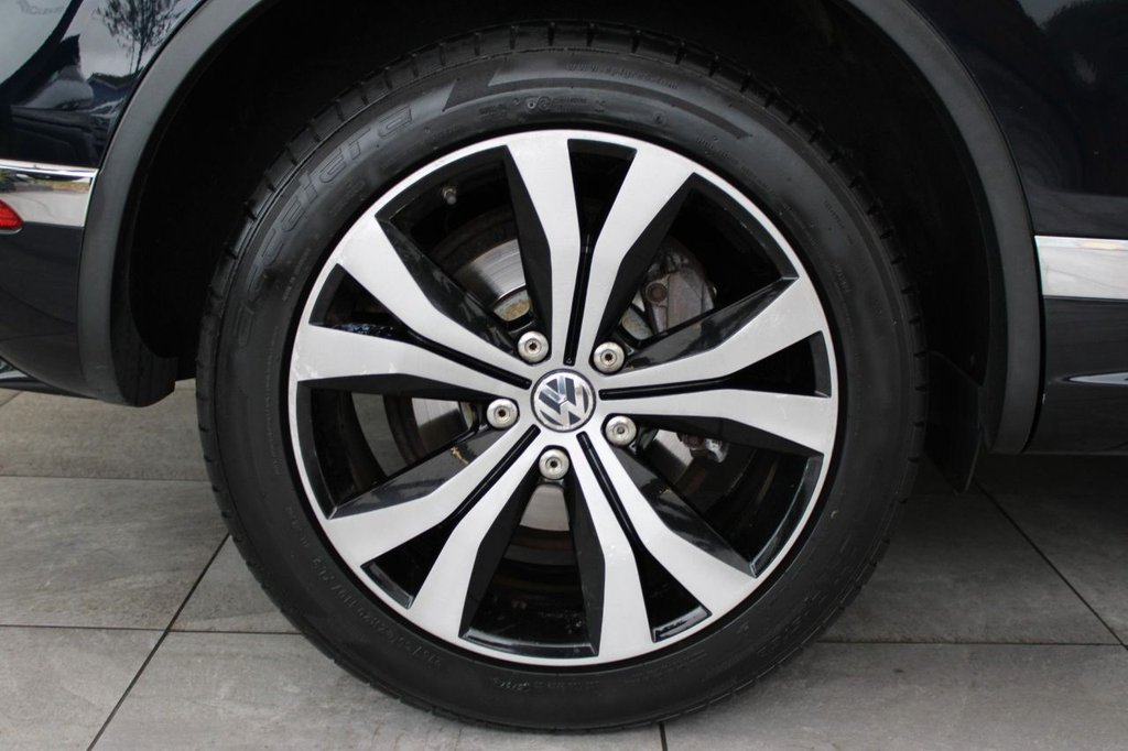 Used Volkswagen Touareg 2016 for sale - 76558540: Photo 31