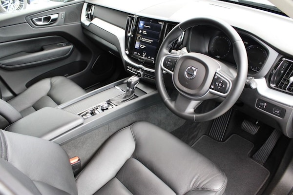 Used Volvo XC60 2018 for sale - 76256670: Photo 2
