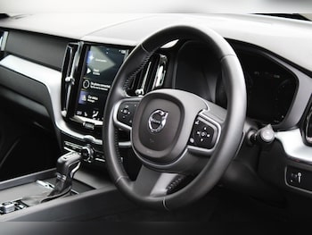 Used Volvo XC60 2018 for sale - 76256670: Photo