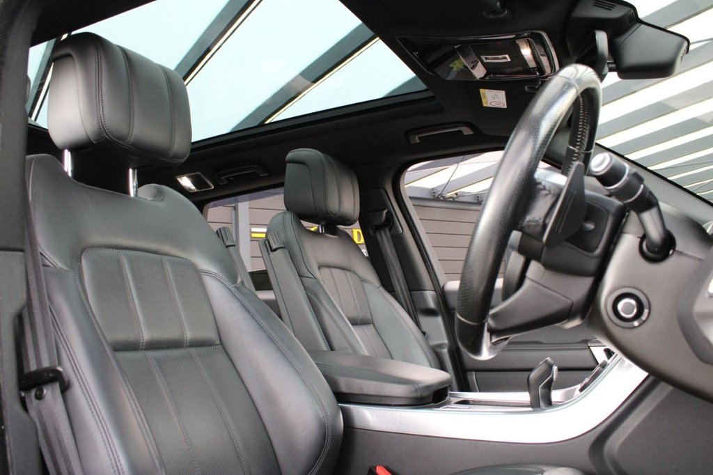 Used Land Rover Range Rover Sport 2018 for sale - 76333530: Photo 2