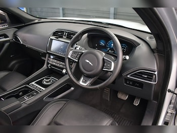 Used Jaguar F-Pace 2018 for sale - 78738088: Photo