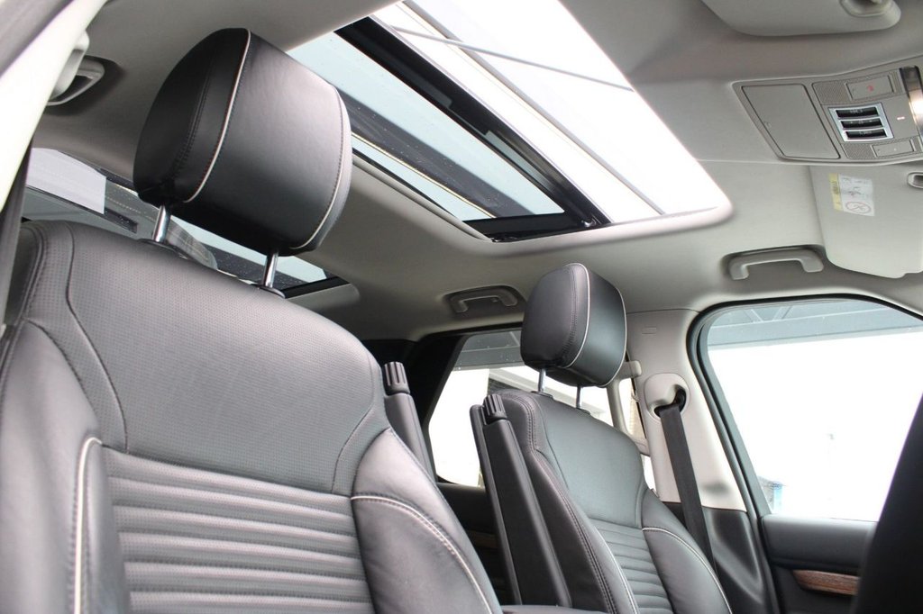 Used Land Rover Discovery 2017 for sale - 77152916: Photo 2