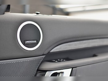 Used Land Rover Discovery 2019 for sale - 78839672: Photo