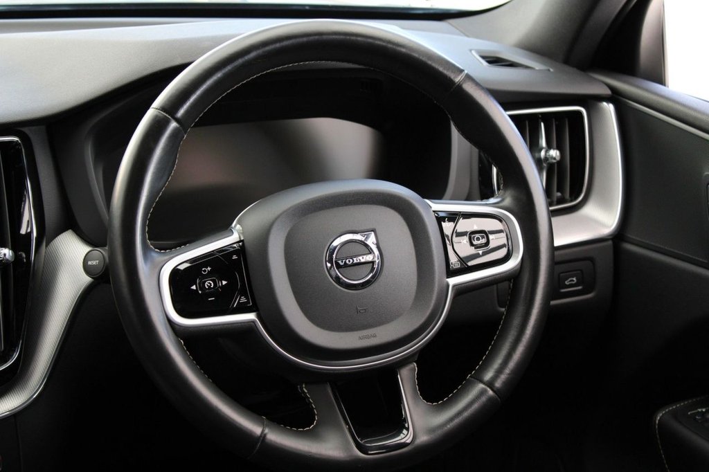 Used Volvo XC60 2021 for sale - 76582235: Photo 4