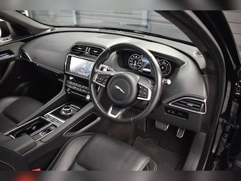 Used Jaguar F-Pace 2020 for sale - 78487831: Photo