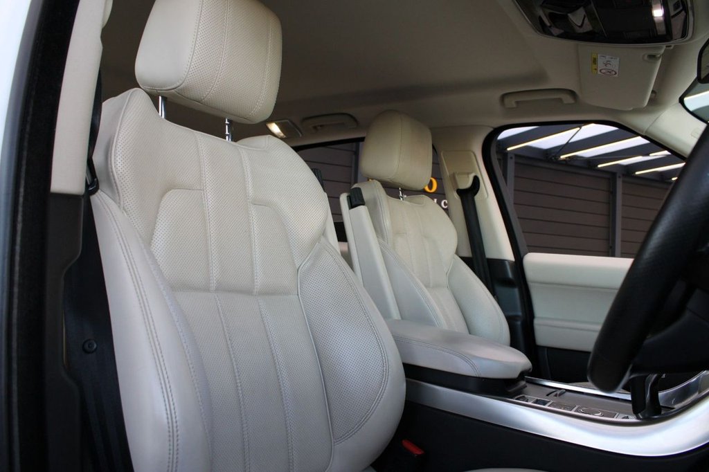 Used Land Rover Range Rover Sport 2016 for sale - 76665841: Photo 2