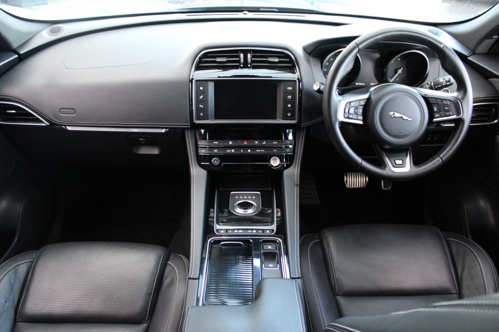 Used Jaguar F-Pace 2017 for sale - 77236711: Photo 6