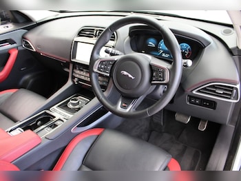 Used Jaguar F-Pace 2016 for sale - 75716430: Photo