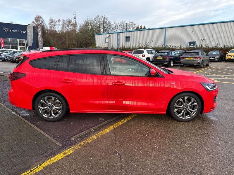 Used Ford Focus 2023 for sale - 76767073: Photo 2