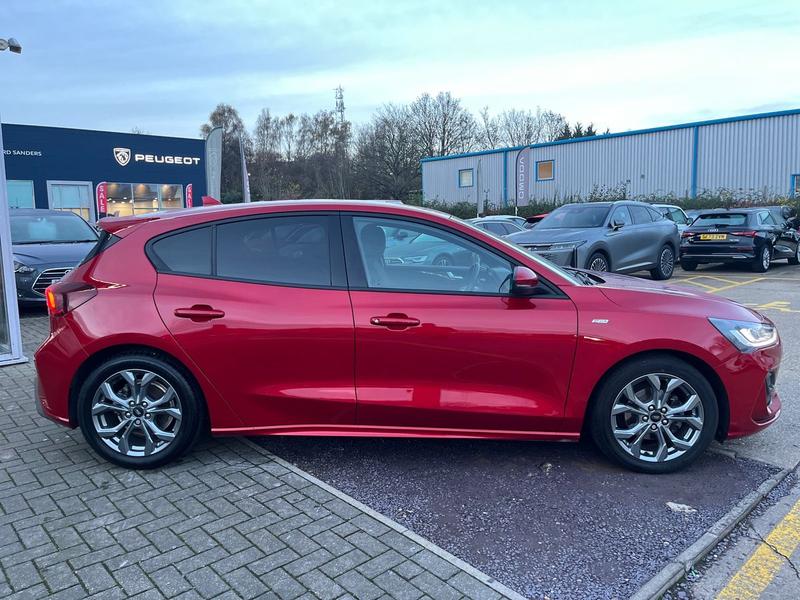 Used Ford Focus 2023 for sale - 76504603: Photo 2