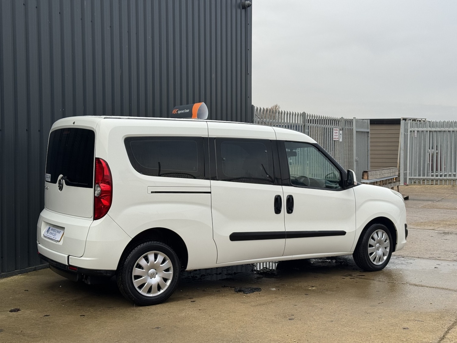 Used Vauxhall Combo 2018 for sale - 76756989: Photo 2
