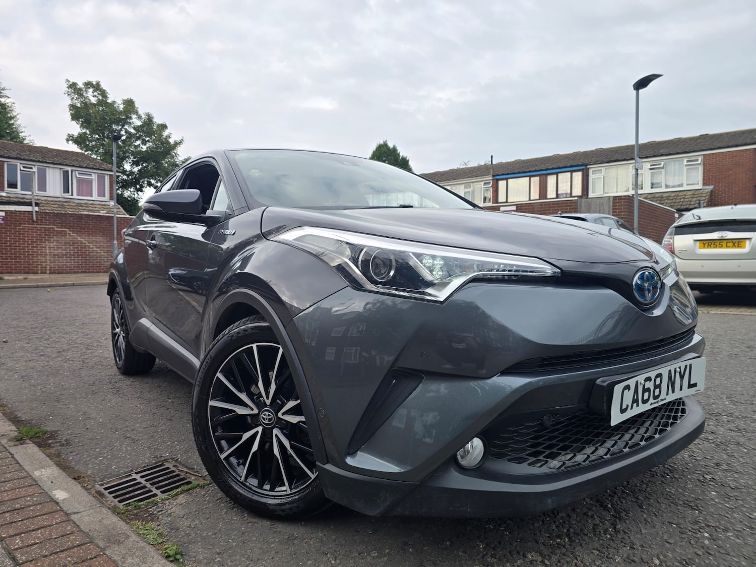 Used Toyota C-HR 2019 for sale - 76185917: Photo 2