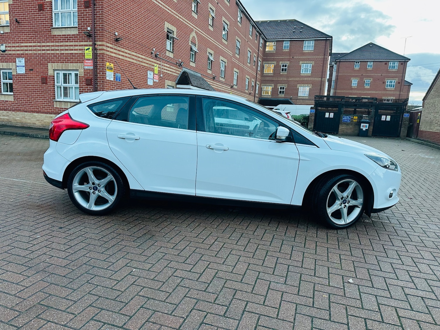 Used Ford Focus 2012 for sale - 76335276: Photo 3