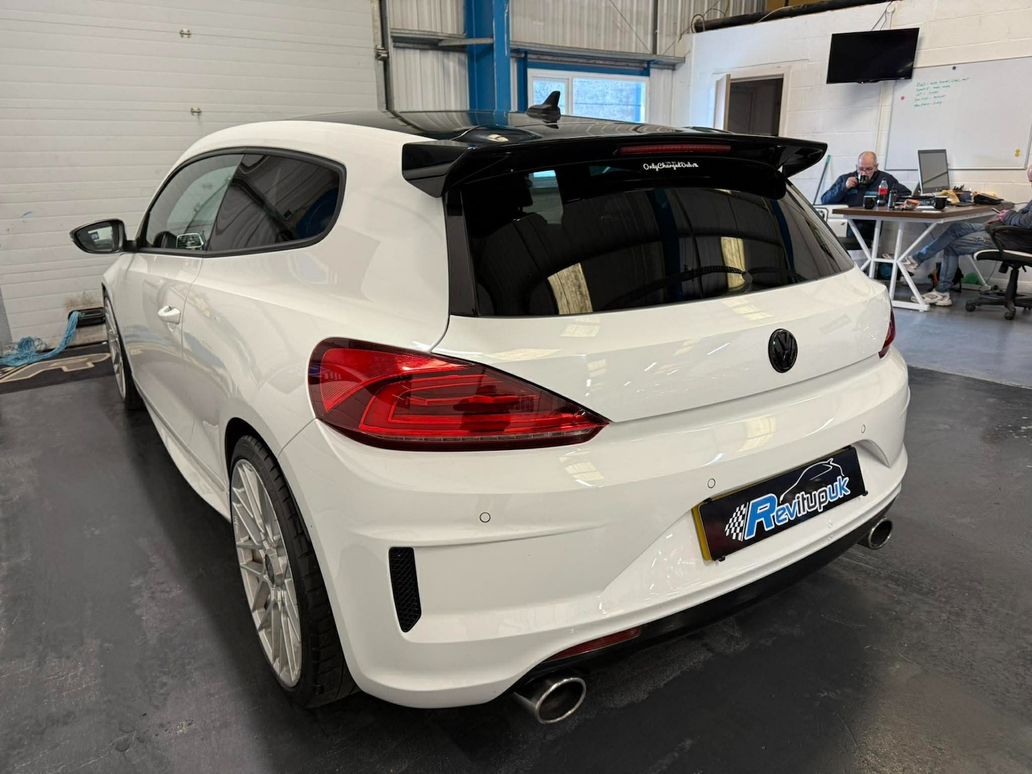 Used Volkswagen Scirocco 2015 for sale - 77708377: Photo 2