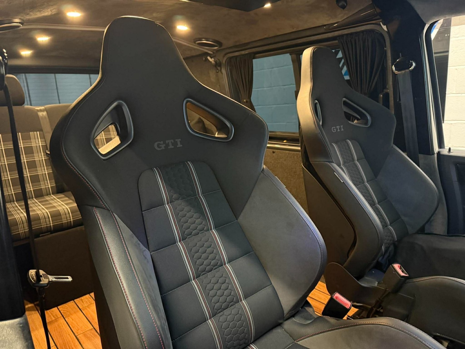 Used Volkswagen Transporter 2017 for sale - 77558710: Photo 2