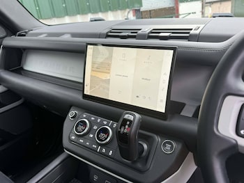 Used Land Rover Defender 2024 for sale - 77173380: Photo