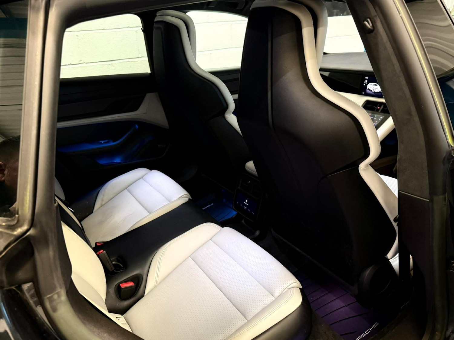 Used Porsche Taycan 2022 for sale - 78217865: Photo 2