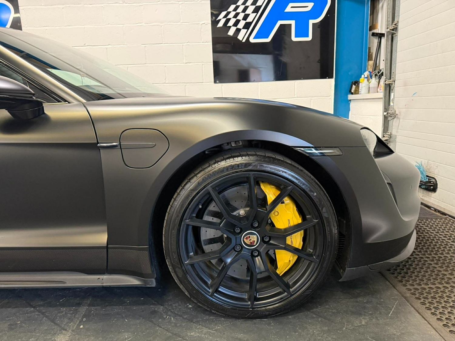 Used Porsche Taycan 2022 for sale - 78217865: Photo 3