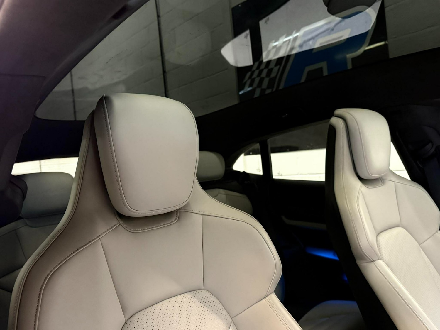 Used Porsche Taycan 2022 for sale - 78217865: Photo 4