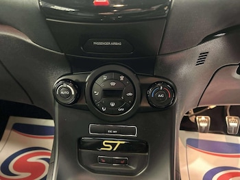 Used Ford Fiesta 2015 for sale - 75644311: Photo