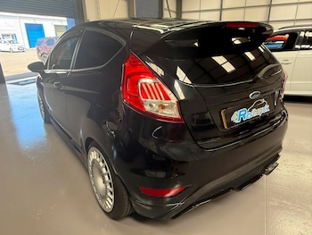 Used Ford Fiesta 2015 for sale - 79025320: Photo