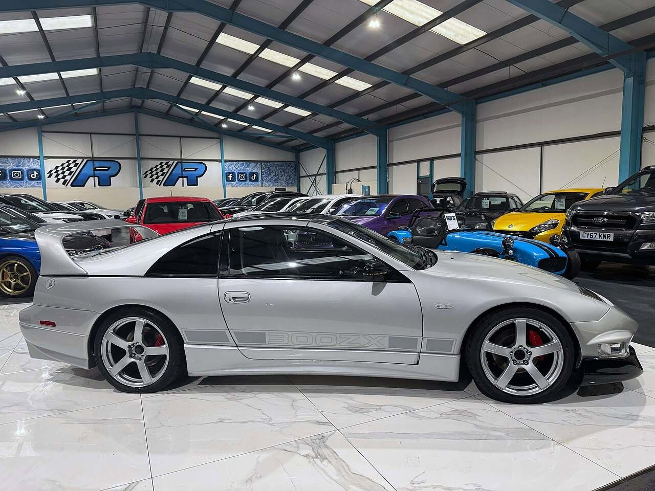 Used Nissan 300 ZX 2008 for sale - 76583091: Photo 2
