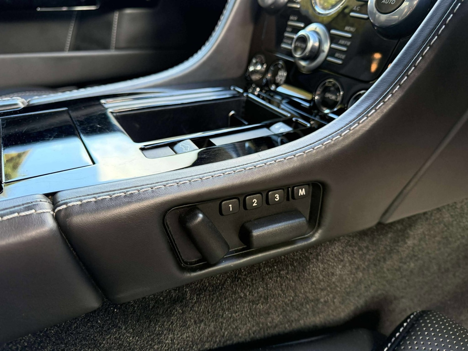 Used Aston Martin DB9 2012 for sale - 76569372: Photo 9