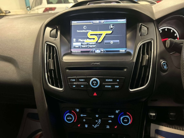 Used Ford Focus 2016 for sale - 76268631: Photo 4