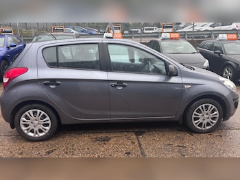 Used Hyundai i20 2010 for sale - 77347030: Photo