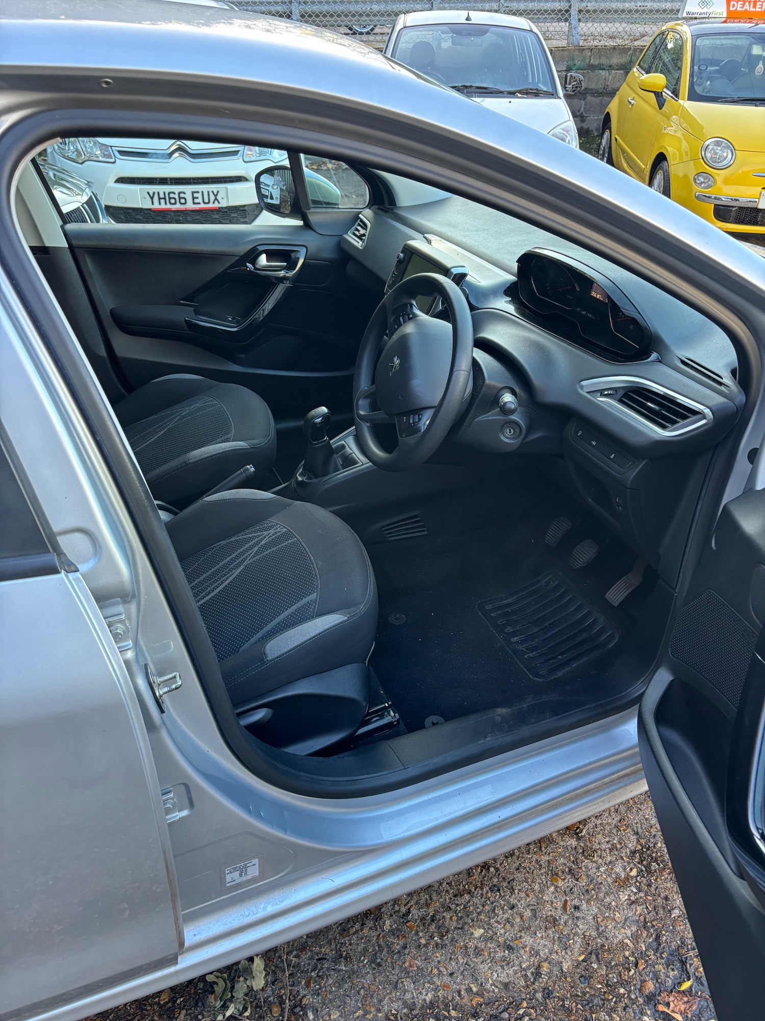 Used Peugeot 208 2014 for sale - 76277377: Photo 5