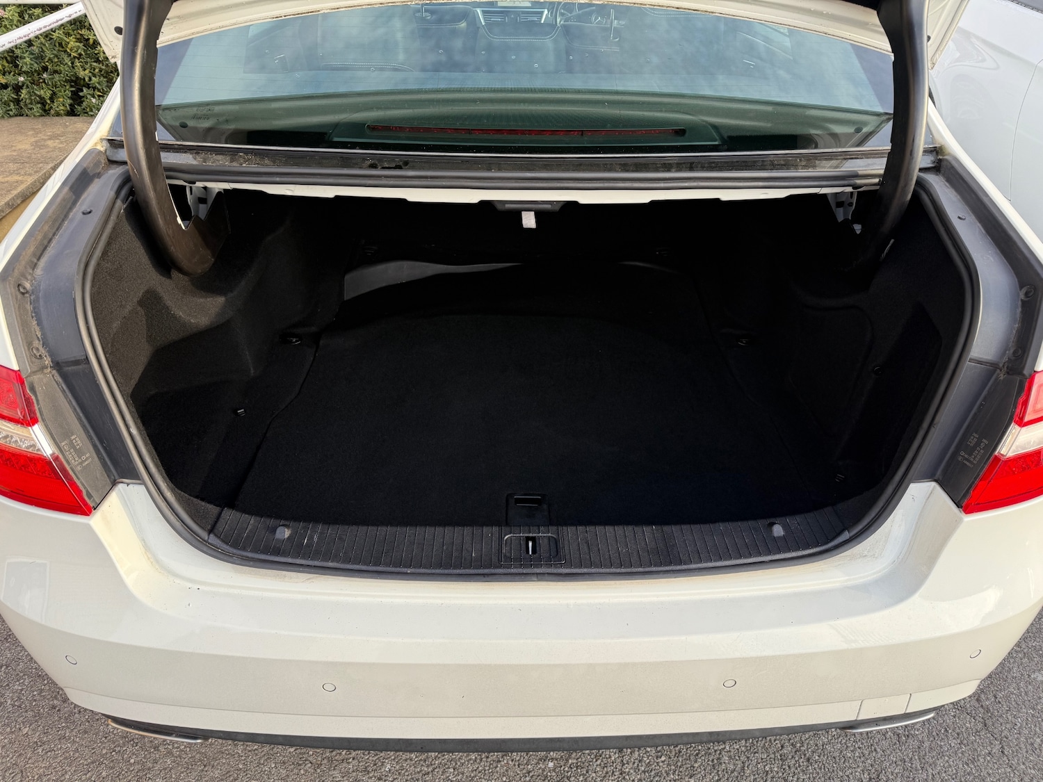 Used Mercedes-Benz E Class 2010 for sale - 76640076: Photo 8