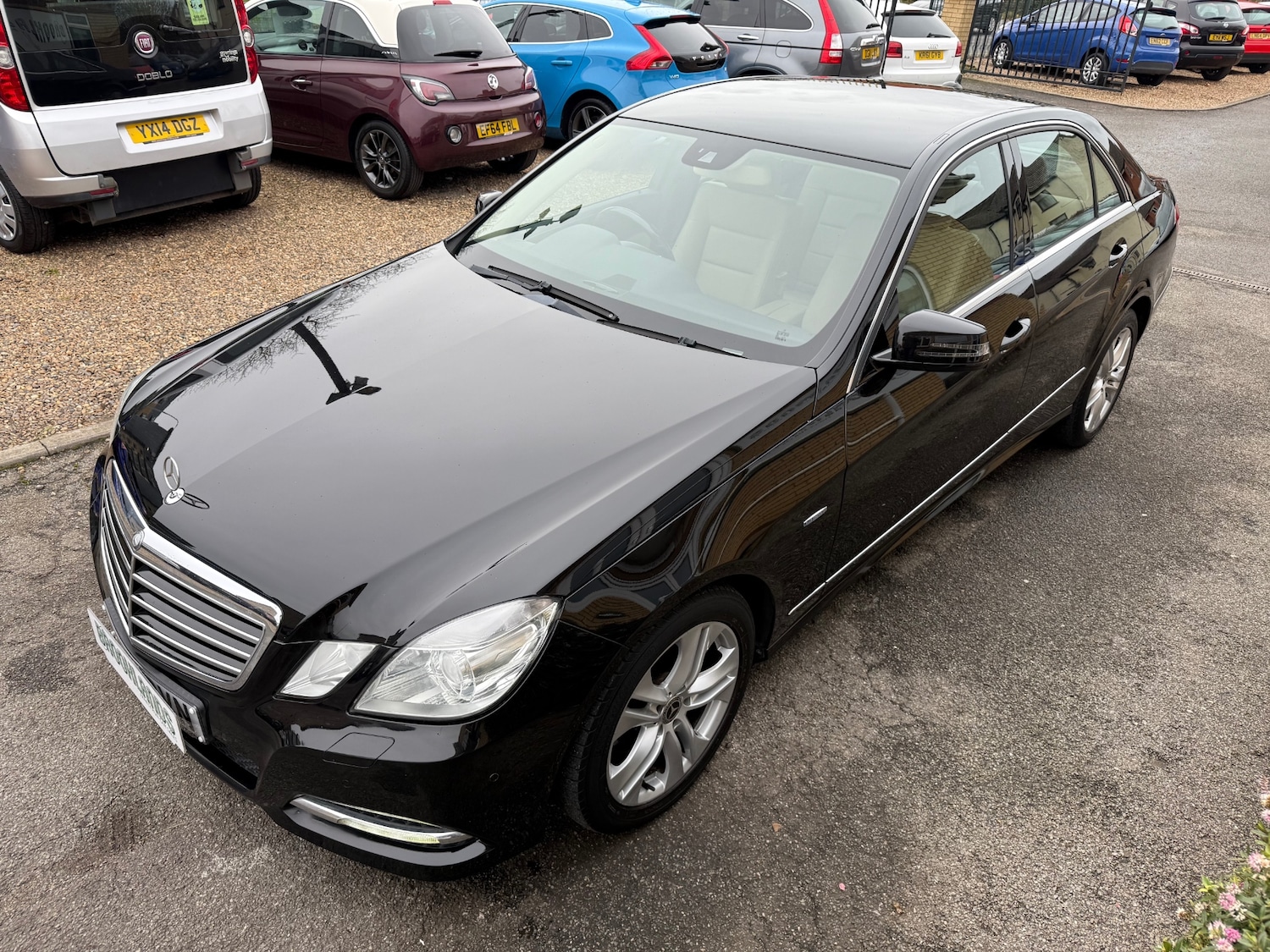 Used Mercedes-Benz E Class 2010 for sale - 76663731: Photo 2