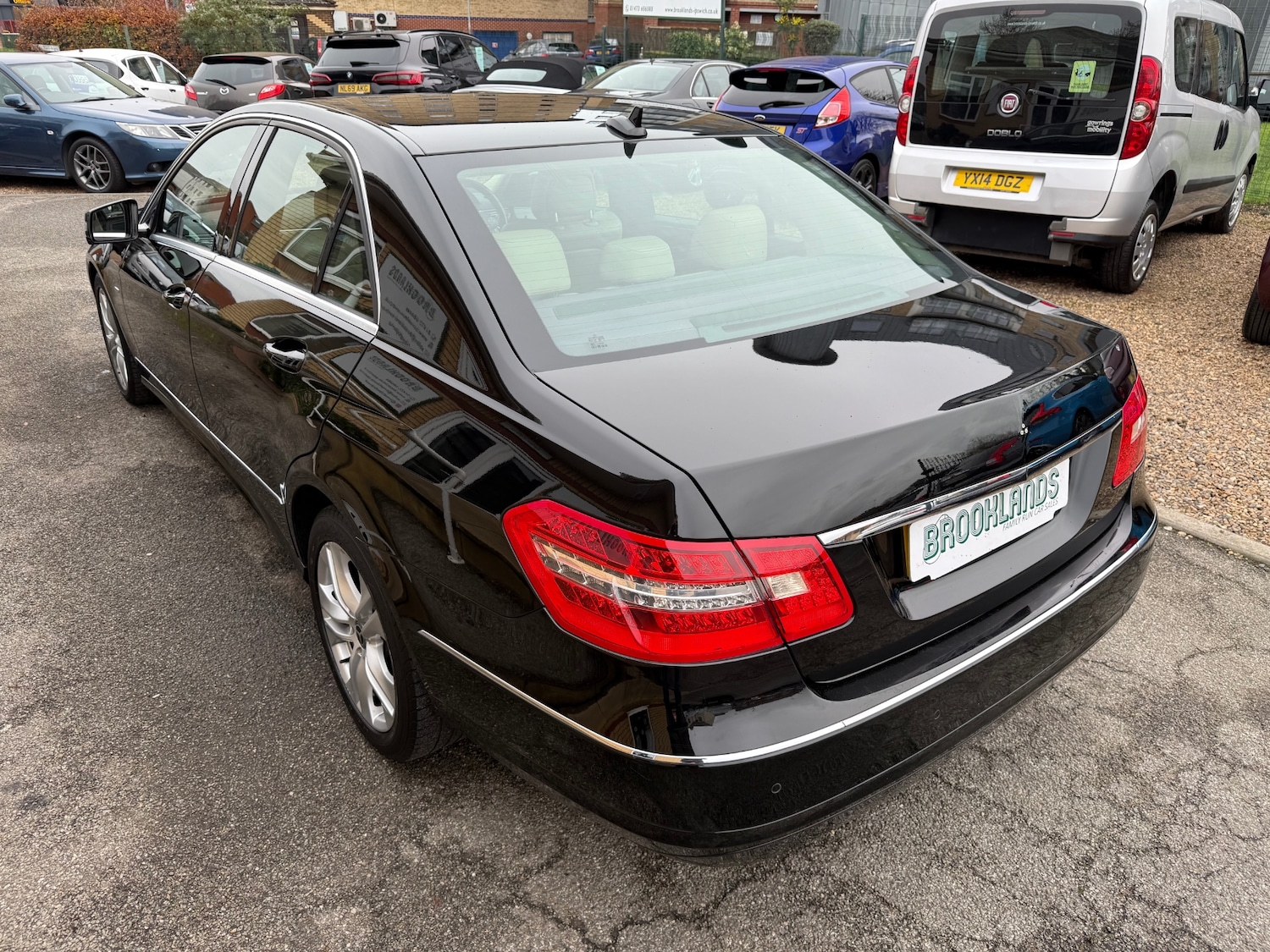 Used Mercedes-Benz E Class 2010 for sale - 76663731: Photo 3