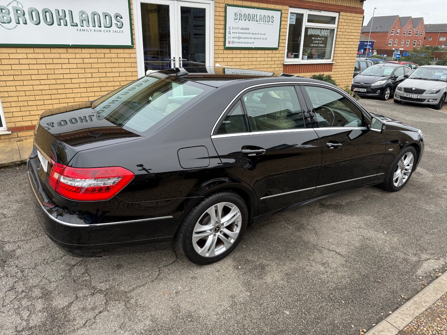 Used Mercedes-Benz E Class 2010 for sale - 76663731: Photo 4