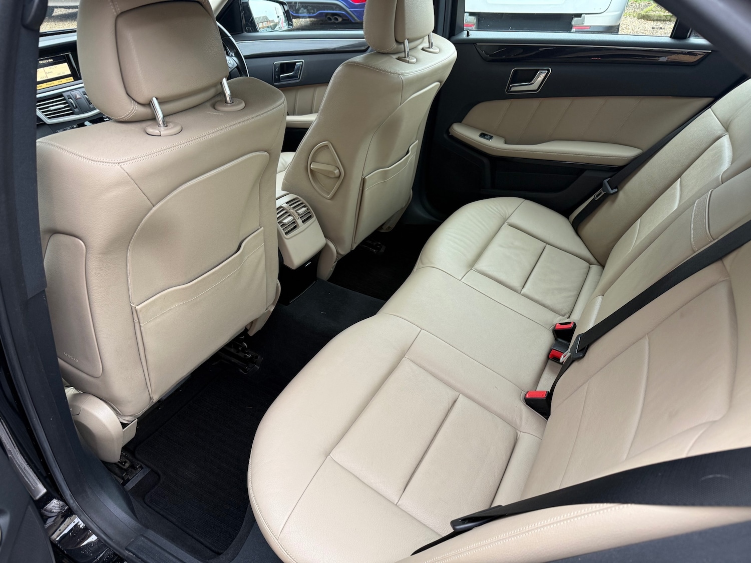 Used Mercedes-Benz E Class 2010 for sale - 76663731: Photo 9