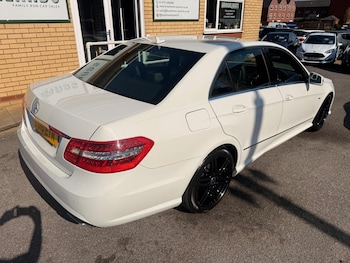 Used Mercedes-Benz E Class 2010 for sale - 77950489: Photo