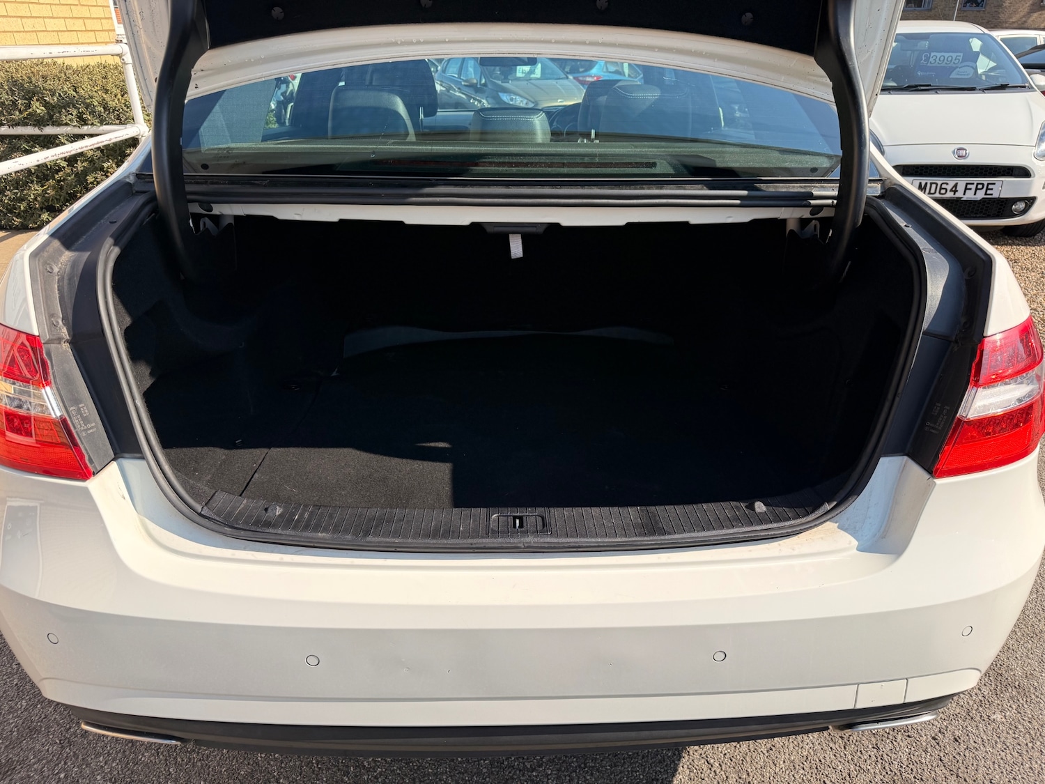 Used Mercedes-Benz E Class 2010 for sale - 77950489: Photo 8